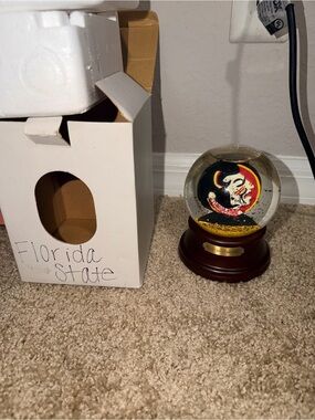 Florida State Seminoles Musical Snow‎ Globe Wood Base FSU Collectible